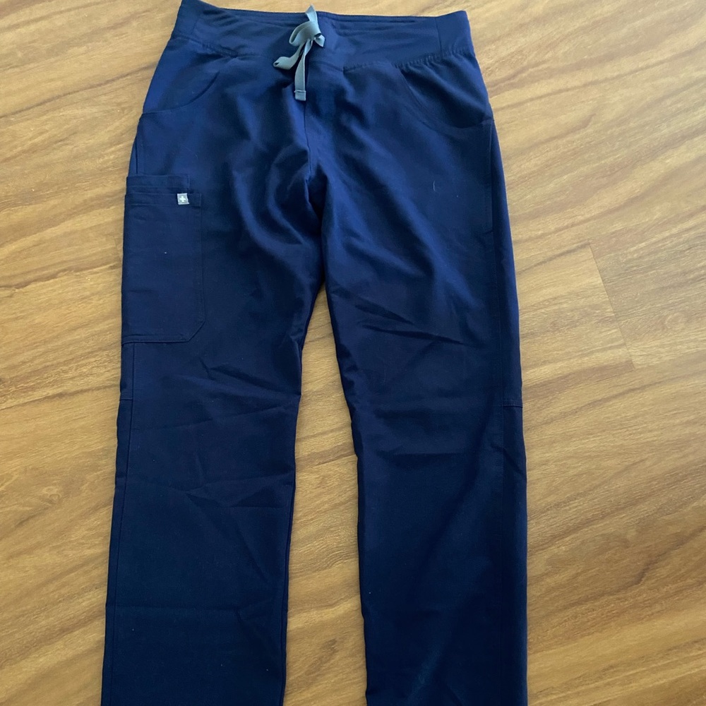 Figs navy scrub pants